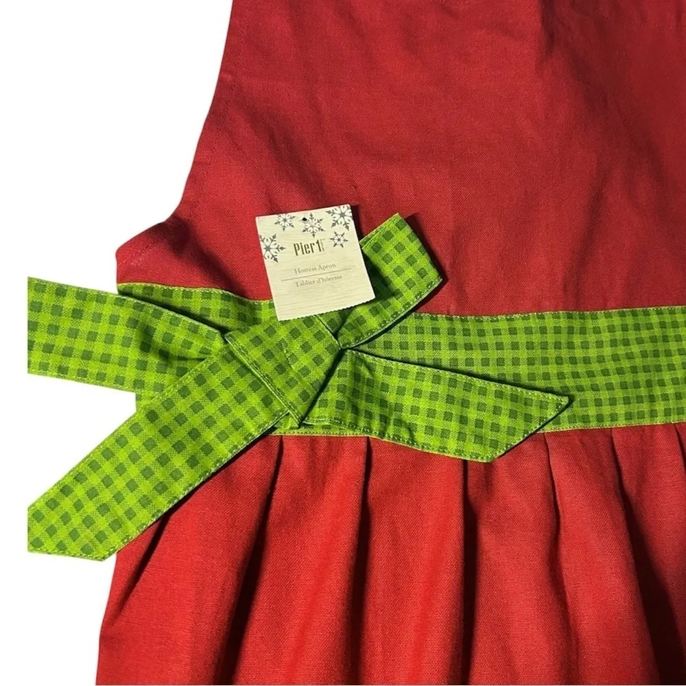 Pier 1 Holiday Red Apron with Snowman Design. NWT